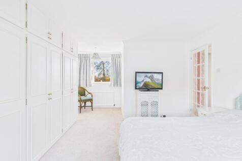 CAM03293G0-PR0250-STILL023