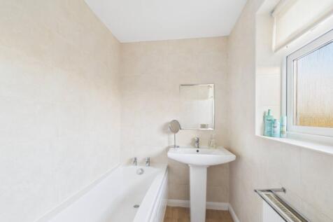 CAM03293G0-PR0250-STILL024