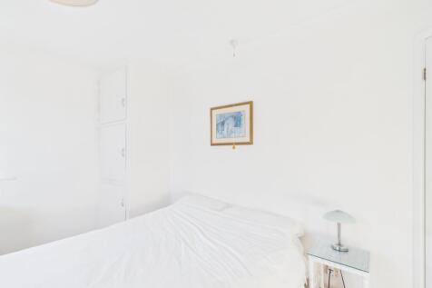 CAM03293G0-PR0250-STILL031