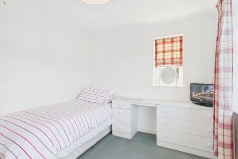 CAM03293G0-PR0250-STILL035