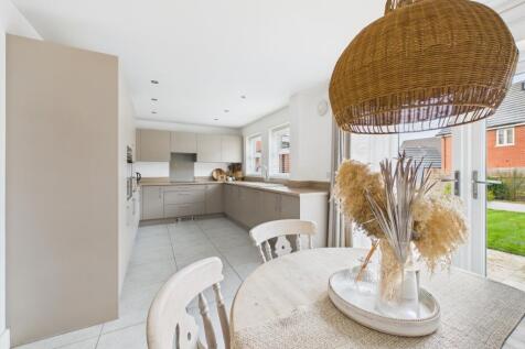 3. CAM04922G0-PR0088-STILL004