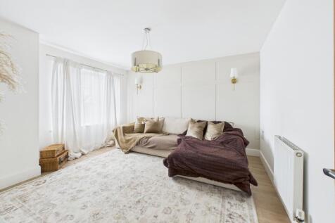 5. CAM04922G0-PR0088-STILL006