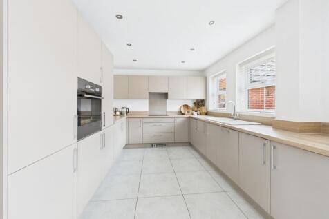 7. CAM04922G0-PR0088-STILL002