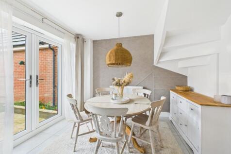 8. CAM04922G0-PR0088-STILL003