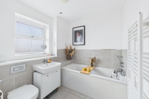 12. CAM04922G0-PR0088-STILL013