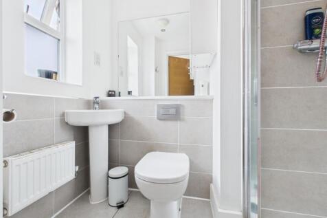 13. CAM04922G0-PR0088-STILL015