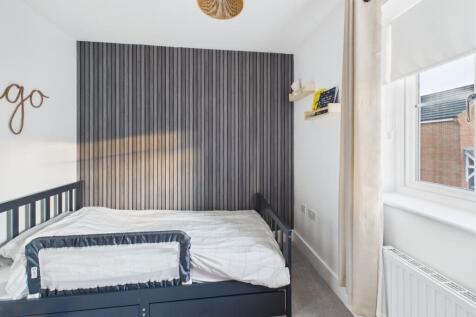 16. CAM04922G0-PR0088-STILL019