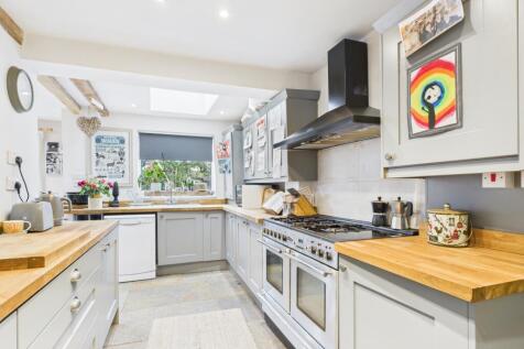 CAM02313G0-PR0102-STILL012