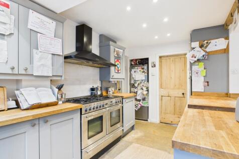 CAM02313G0-PR0102-STILL011