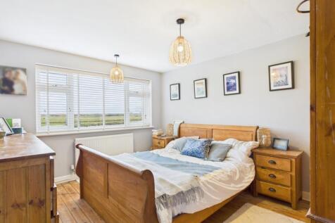 CAM02313G0-PR0102-STILL017