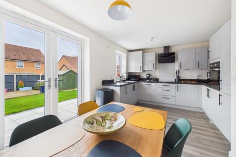 4. CAM04922G0-PR0085-STILL009