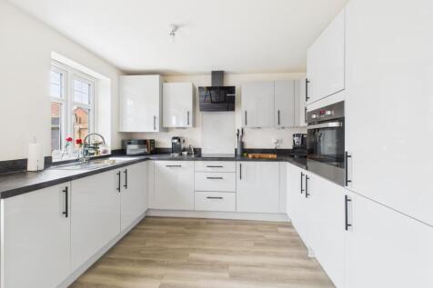 7. CAM04922G0-PR0085-STILL007