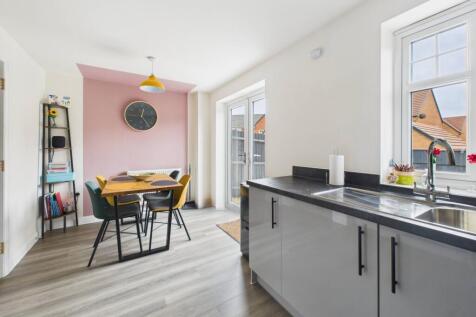 9. CAM04922G0-PR0085-STILL010