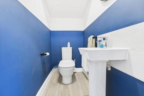 10. CAM04922G0-PR0085-STILL001