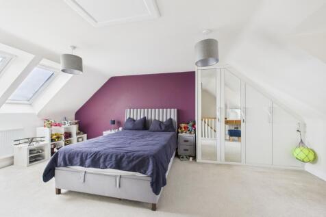 13. CAM04922G0-PR0085-STILL025