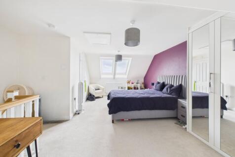 14. CAM04922G0-PR0085-STILL027