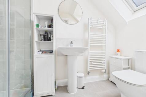 15. CAM04922G0-PR0085-STILL022