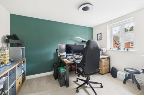 16. CAM04922G0-PR0085-STILL019