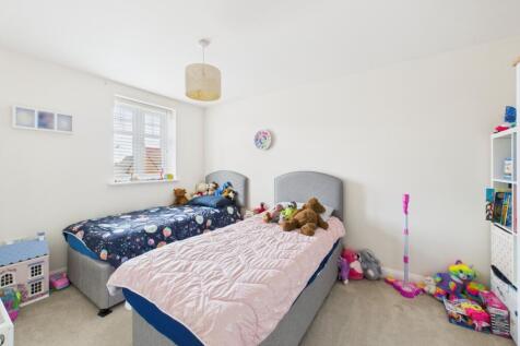 17. CAM04922G0-PR0085-STILL015