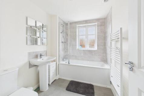 18. CAM04922G0-PR0085-STILL017