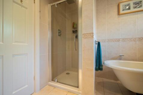 EweMove Scunthorpe Estate Agents - Family Bathroom