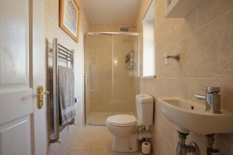 EweMove Scunthorpe Estate Agents - Shower Room