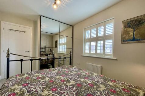 Estate Agents EweMove Scunthorpe - Master Bedroom
