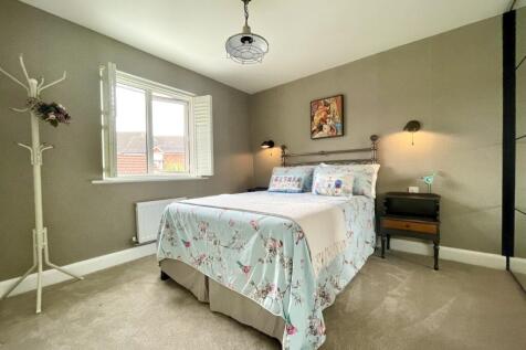 Estate Agents EweMove Scunthorpe - Bedroom 2