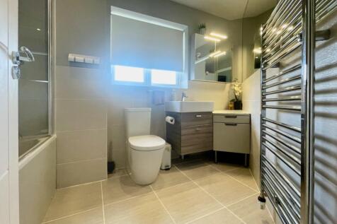 Estate Agents EweMove Scunthorpe - Bathroom
