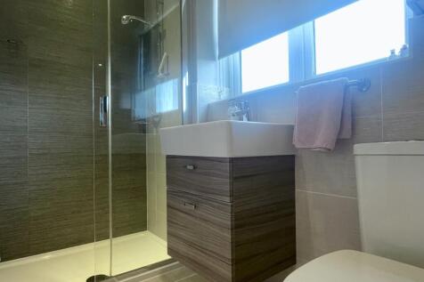 Estate Agents EweMove Scunthorpe - Ensuite