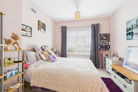 10. CAM04922G0-PR0084-STILL014