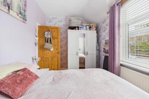 11. CAM04922G0-PR0084-STILL013