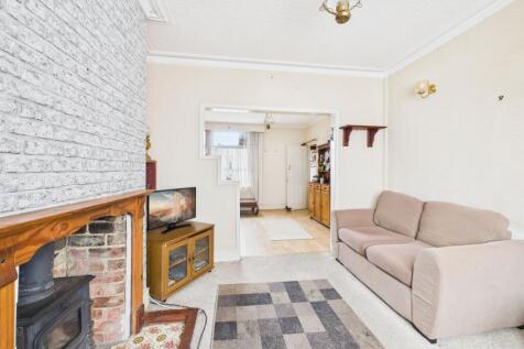 4. CAM04922G0-PR0093-STILL011