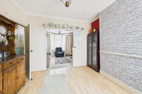 5. CAM04922G0-PR0093-STILL013