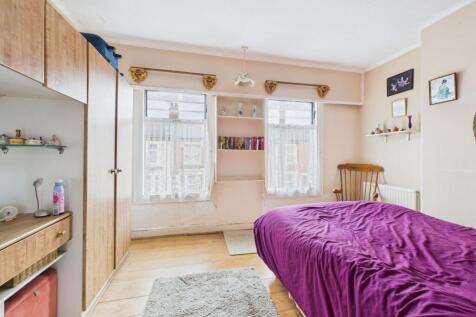 12. CAM04922G0-PR0093-STILL029