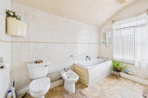 17. CAM04922G0-PR0093-STILL020