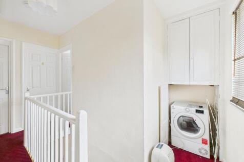 16. CAM04922G0-PR0091-STILL019