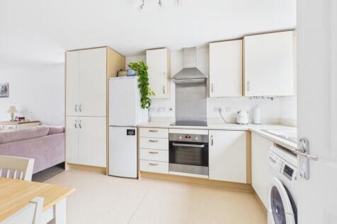 8. CAM04922G0-PR0095-STILL008