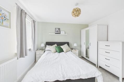 12. CAM04922G0-PR0095-STILL023