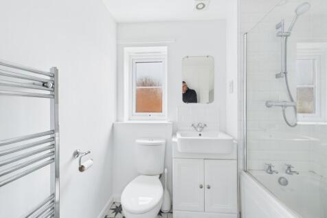 15. CAM04922G0-PR0095-STILL021