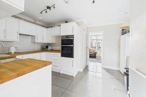 3. CAM04922G0-PR0094-STILL021