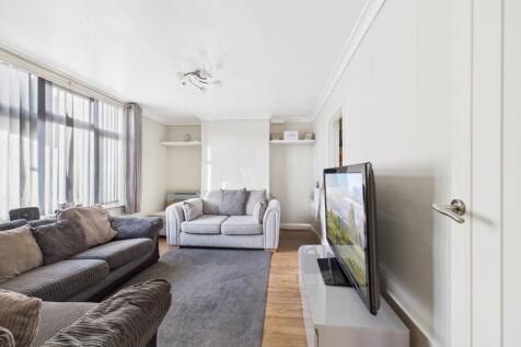 6. CAM04922G0-PR0094-STILL012