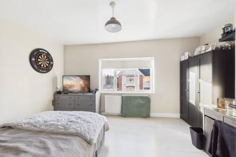 11. CAM04922G0-PR0094-STILL023