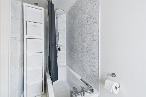 15. CAM04922G0-PR0094-STILL028