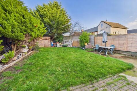 18. CAM04922G0-PR0094-STILL030