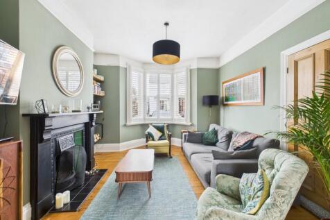 2. CAM04922G0-PR0086-STILL001