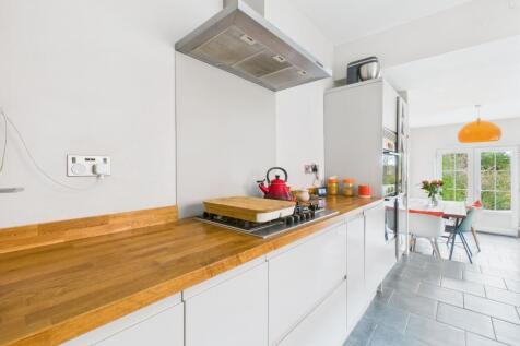 6. CAM04922G0-PR0086-STILL010