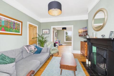 9. CAM04922G0-PR0086-STILL005