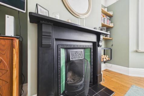 10. CAM04922G0-PR0086-STILL006