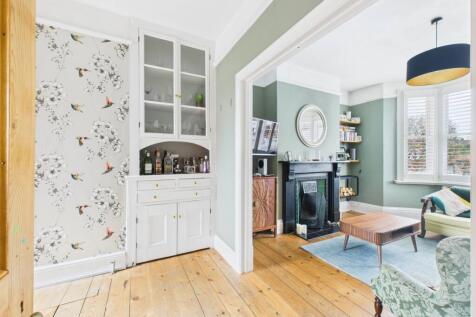 11. CAM04922G0-PR0086-STILL007